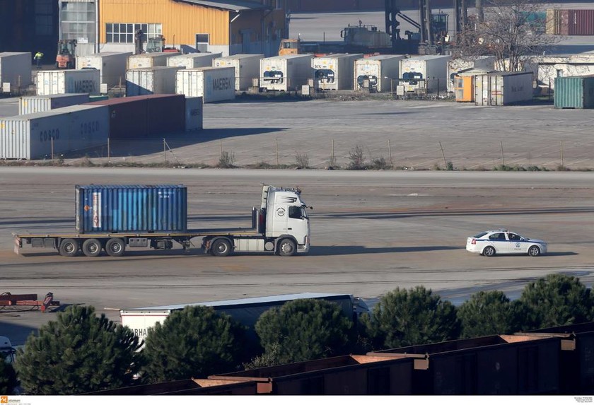 Θεσσαλονίκη: Σε εξέλιξη η επιχείρηση μεταφοράς των 410 τόνων εκρηκτικών σε στρατόπεδο των Σερρών