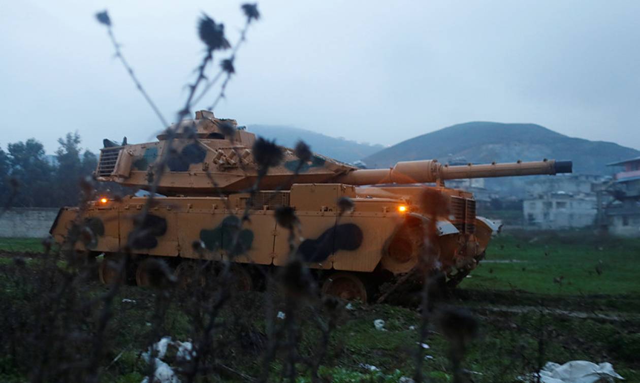 Οι Τούρκοι εισέβαλλαν με άρματα μάχης στη Συρία (Vid)