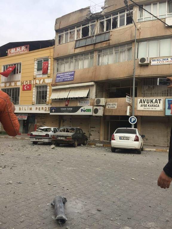 Επίθεση με ρουκέτα έσπειρε τον τρόμο σε μεθοριακή πόλη στην Τουρκία: Ένας νεκρός και 32 τραυματίες 
