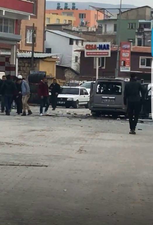 Επίθεση με ρουκέτα έσπειρε τον τρόμο σε μεθοριακή πόλη στην Τουρκία: Ένας νεκρός και 32 τραυματίες 