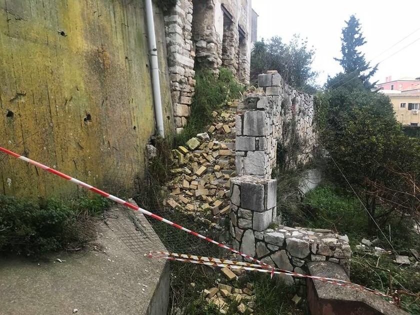 Κέρκυρα: Επικίνδυνα κτήρια – φαντάσματα στην παλιά πόλη (pics)