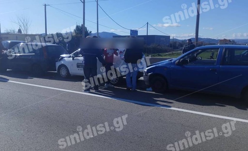 Αγρίνιο: Καραμπόλα έξι αυτοκινήτων στην Εθνική Οδό – Δείτε τις πρώτες φωτογραφίες