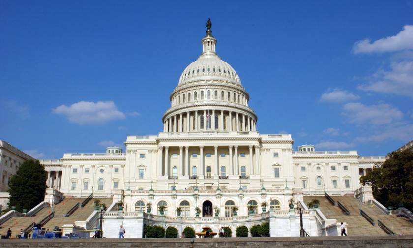 ΗΠΑ: Η Γερουσία ενέκρινε σχέδιο νόμου για να τερματιστεί η αναστολή λειτουργίας του Δημοσίου