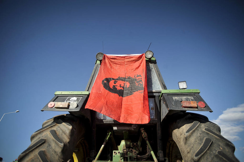 Ξεσηκώνονται οι αγρότες: Από τη Φλώρινα ως την Κρήτη στήνονται μπλόκα