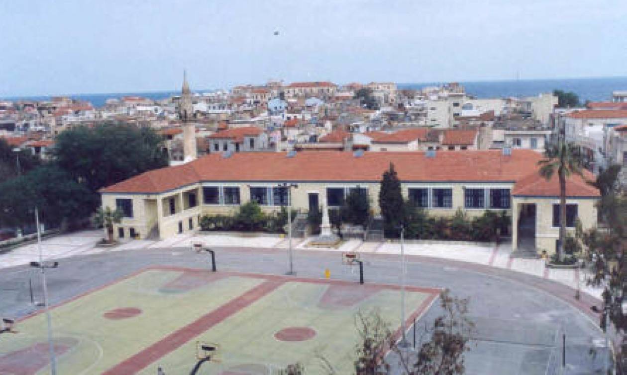 Νέα της Κρήτης : Ύψωσαν την αλβανική σημαία σε σχολείο (pic)