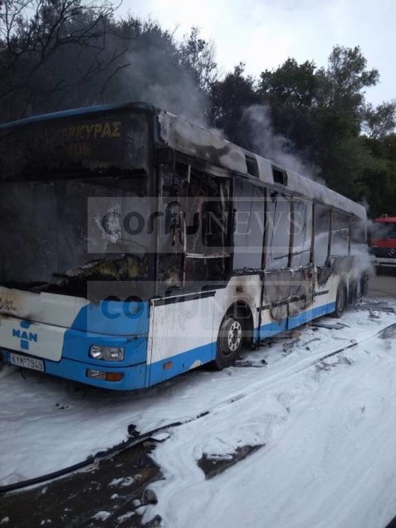 Νέα της Κέρκυρας: Λαμπάδιασε λεωφορείο - Γλίτωσαν από θαύμα οι επιβάτες (photo)