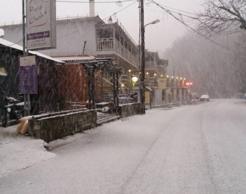 Καιρός: Σφοδρή χιονόπτωση στο Πήλιο – Κλειστά τα σχολεία και το χιονοδρομικό (pics)