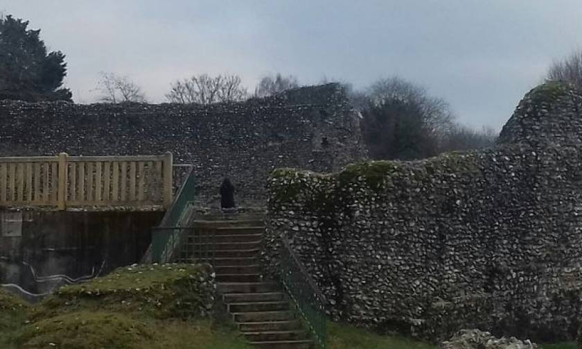 Τρόμος από το φάντασμα καλόγερου που στοιχειώνει μεσαιωνικό κάστρο (photos)