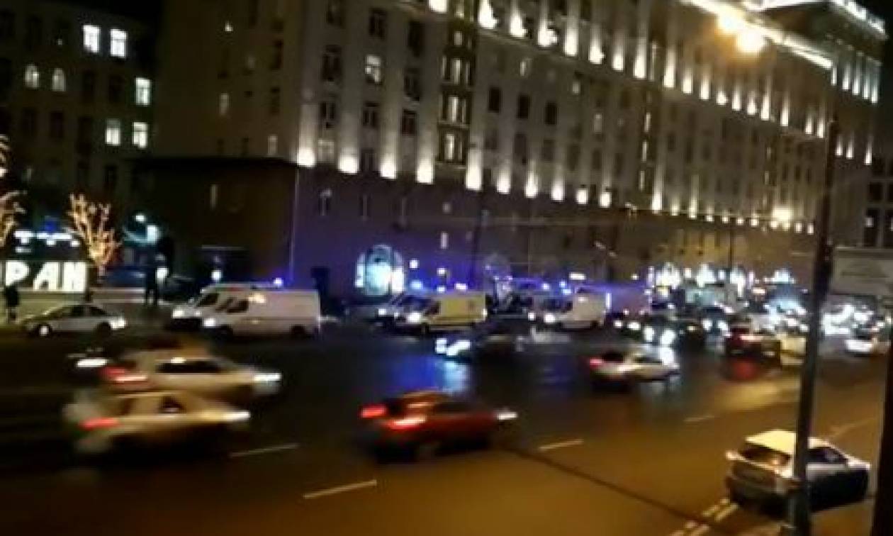 Μόσχα: Όχημα παρέσυρε πεζούς σε στάση λεωφορείου - Ένας νεκρός (vid)