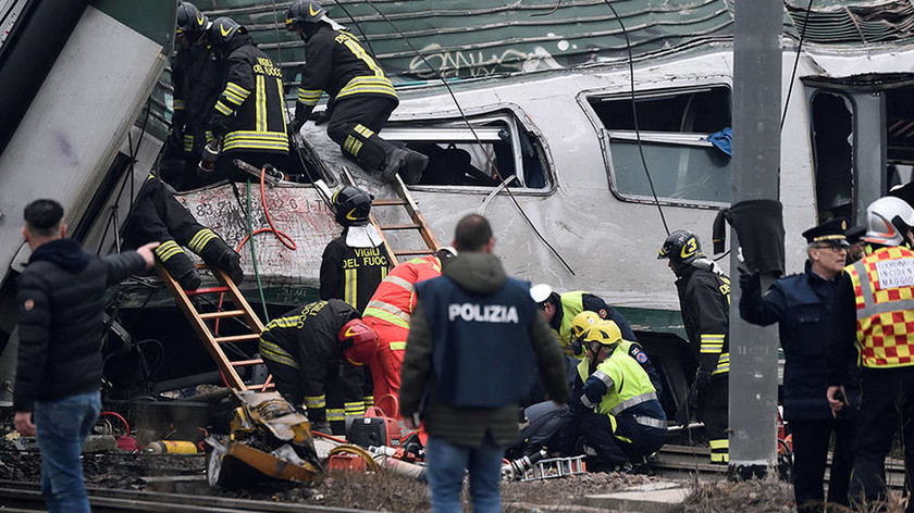 ΕΚΤΑΚΤΟ: Τραγωδία στην Ιταλία: Εκτροχιάστηκε τρένο στο Μιλάνο - Δύο νεκροί και δεκάδες τραυματίες