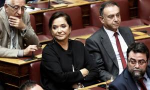 Βουλή: Τι καταγγέλλει η Ντόρα Μπακογιάννη για τους πλειστηριασμούς