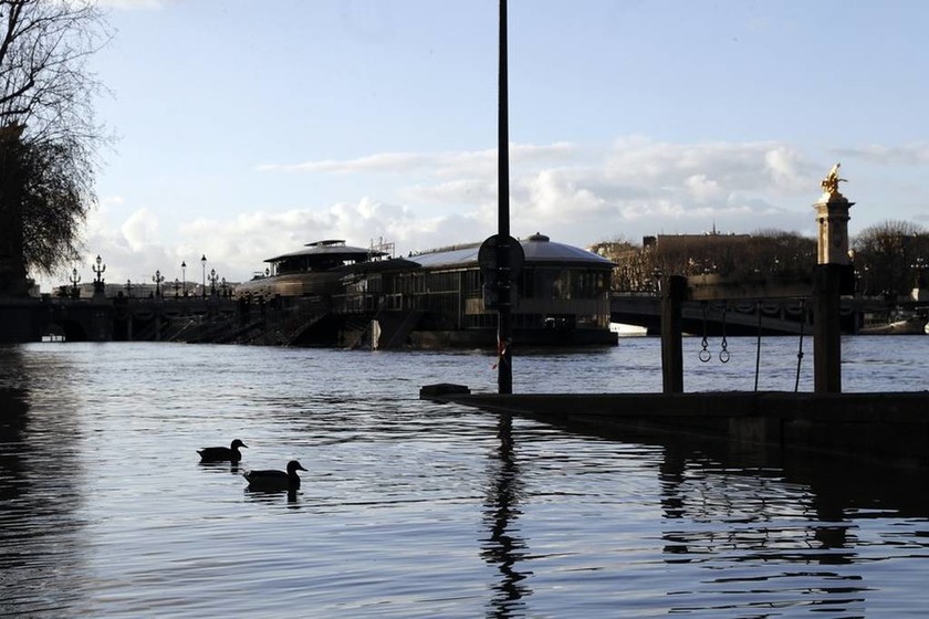 Παρίσι: Σε επιφυλακή για τον κίνδυνο πλημμύρας - Ανέβηκε κι άλλο η στάθμη του Σηκουάνα