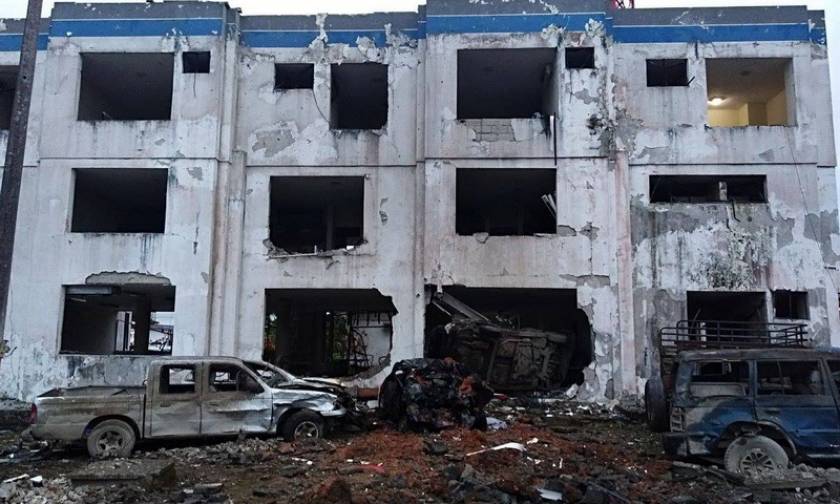 Ισημερινός: 28 τραυματίες και τεράστιες καταστροφές από έκρηξη παγιδευμένου αυτοκινήτου (pics+vid)