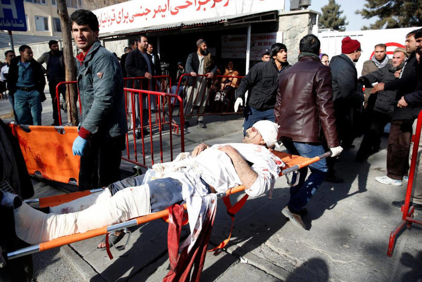 Αφγανιστάν: Ξεπέρασαν τους 100 οι νεκροί του μακελειού στην Καμπούλ (pics)