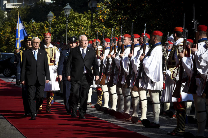 Έφτασε στην Αθήνα ο Πρόεδρος του Ισραήλ - Δείτε το πρόγραμμά του (pics)