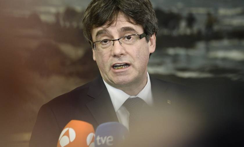 Πουτζντεμόν: Ζητά τη βοήθεια του προέδρου του καταλανικού κοινοβουλίου για να επιστρέψει