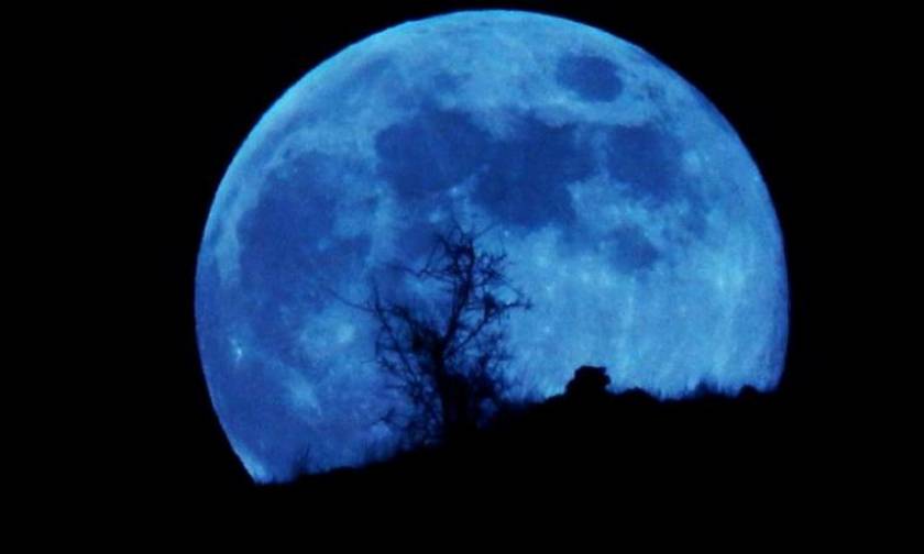 Μπλε πανσέληνος: Μύθοι και δεισιδαιμονίες για το ολόγιομο φεγγάρι