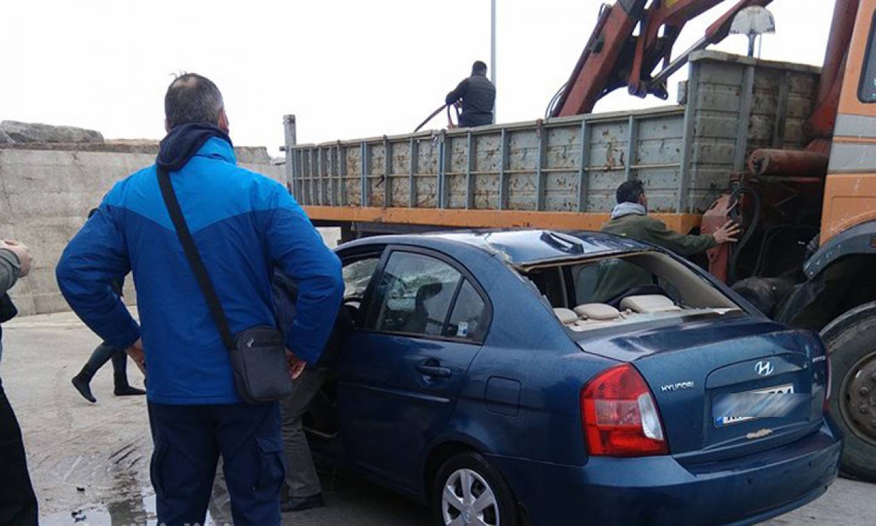 Χαλκιδική: «Βουτιά» αυτοκινήτου με δύο νεαρούς στη θάλασσα (pic&vid)