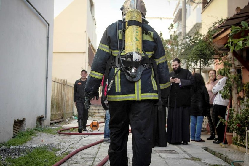 Κατασβέστηκε η πυρκαγιά στο Πνευματικό Κέντρο της Μητρόπολης Νίκαιας (pics)