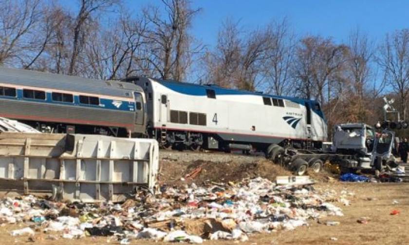 ΗΠΑ: Τρένο που μετέφερε ρεπουμπλικανούς γερουσιαστές συγκρούστηκε με απορριμματοφόρο - Ένας νεκρός