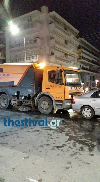 Θεσσαλονίκη: Καραμπόλα με όχημα του Δήμου στην Τούμπα