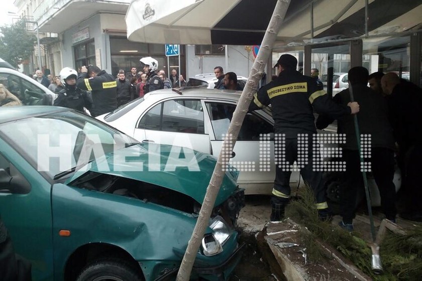 Απίστευτο τροχαίο στην Αμαλιάδα: Δύο αυτοκίνητα «εισέβαλαν» σε καφετέρια (pics)