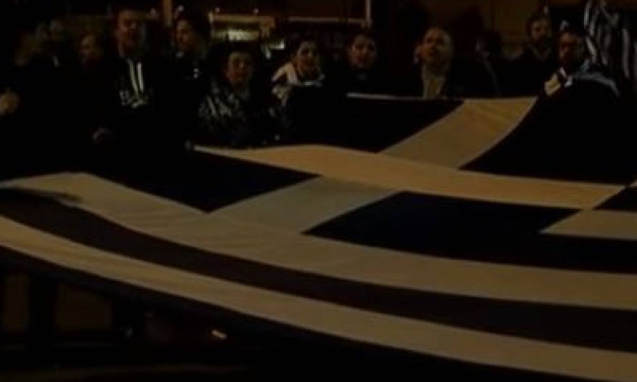 Συλλαλητήριο – Ανατριχίλα στην Αθήνα: Κρητικοί εψαλαν τον Εθνικό Ύμνο (vid)