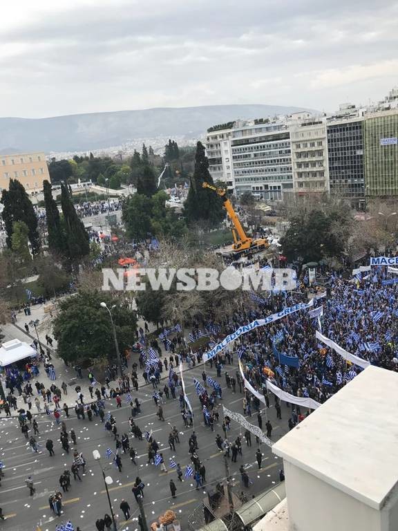 Συλλαλητήριο Αθήνα: Καταφθάνουν στο Σύνταγμα οι διαδηλωτές – Οι πρώτες εικόνες