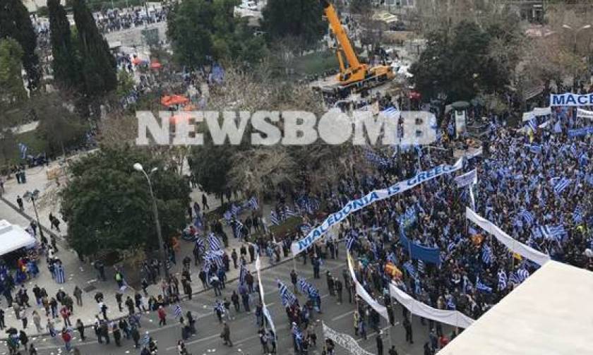 Συλλαλητήριο Αθήνα - Newsbomb.gr: Δείτε τώρα LIVE εικόνα από το Σύνταγμα