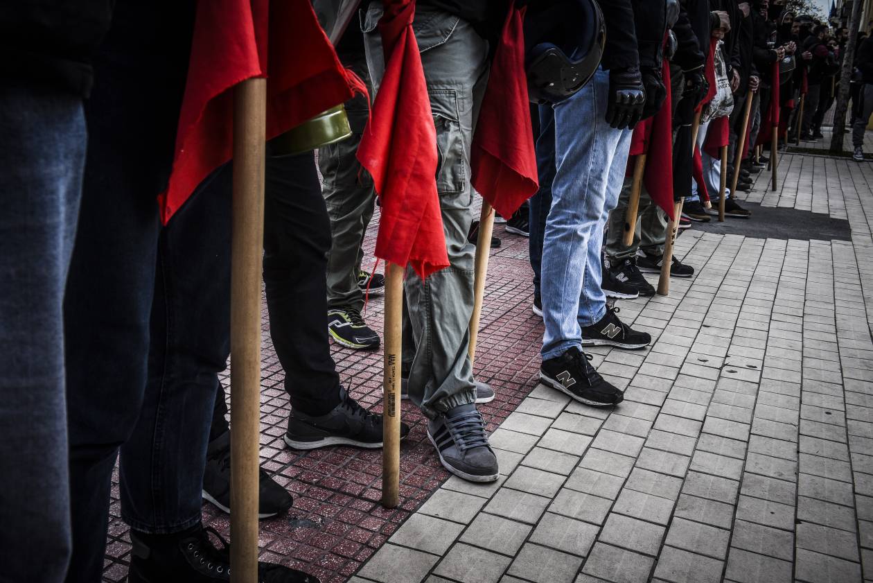 Συλλαλητήριο Αθήνα: Σε εξέλιξη αντιφασιστική συγκέντρωση στα Προπύλαια (Pics)