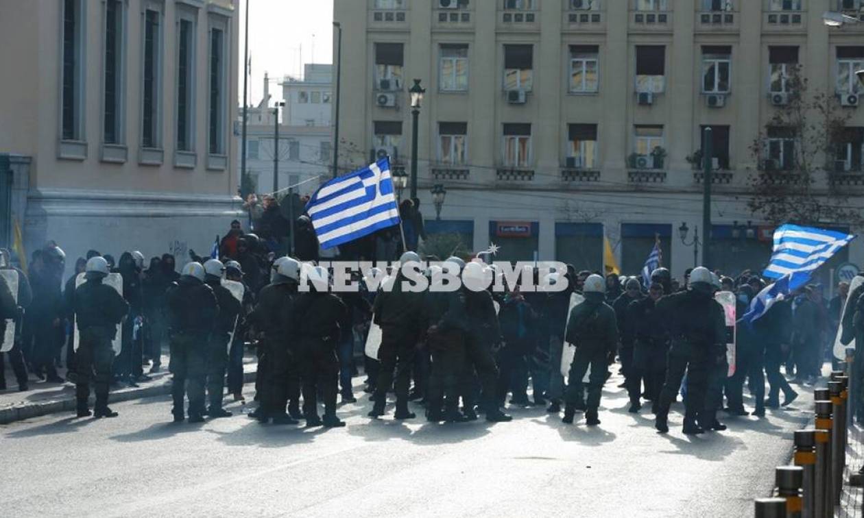Συλλαλητήριο Αθήνα: Σύλληψη ατόμου για τα επεισόδια στα Προπύλαια