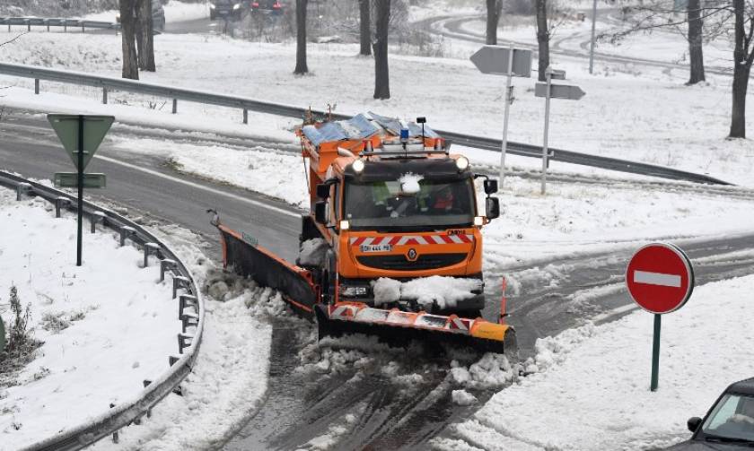 Σε πορτοκαλί συναγερμό η Γαλλία: Σφοδρές χιονοπτώσεις και τσουχτερό κρύο