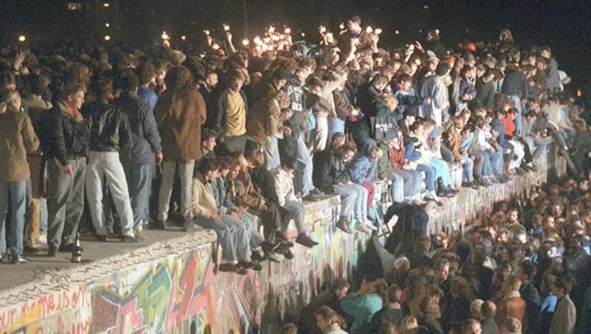 Γερμανία: 10.316 μέρες χωρίς το Τείχος του Βερολίνου όσες ήταν και οι μέρες της διάρκειάς του (Pics)