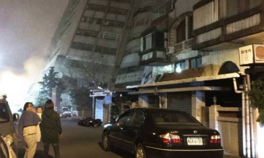 Σεισμός 6,4 Ρίχτερ στην Ταϊβάν: Κατέρρευσε ξενοδοχείο, φόβοι για εγκλωβισμένους (pics&vid)