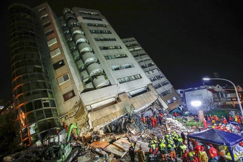 Σεισμός Ταϊβάν: Ισχυροί μετασεισμοί έχουν καθηλώσει τα σωστικά συνεργεία – Φόβοι για δεκάδες νεκρούς