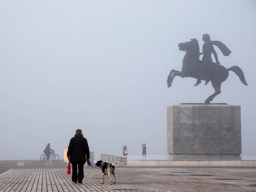 Η ομίχλη πνίγει τη Θεσσαλονίκη – Δείτε τις απίστευτες φωτογραφίες