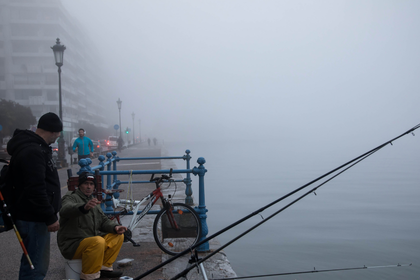 Η ομίχλη πνίγει τη Θεσσαλονίκη – Δείτε τις απίστευτες φωτογραφίες