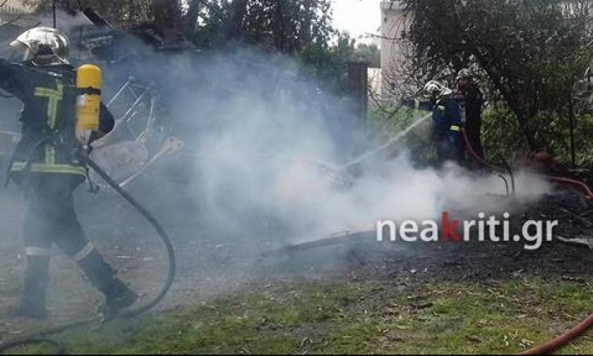 Επί ποδός η Πυροσβεστική: Πυρκαγιά δίπλα σε σχολείο με μαθητές στην Κρήτη