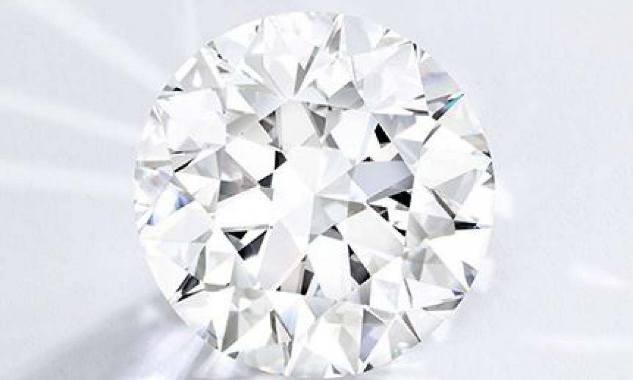 Βρετανία: Σε δημοπρασία το πιο σπάνιο λευκό διαμάντι!
