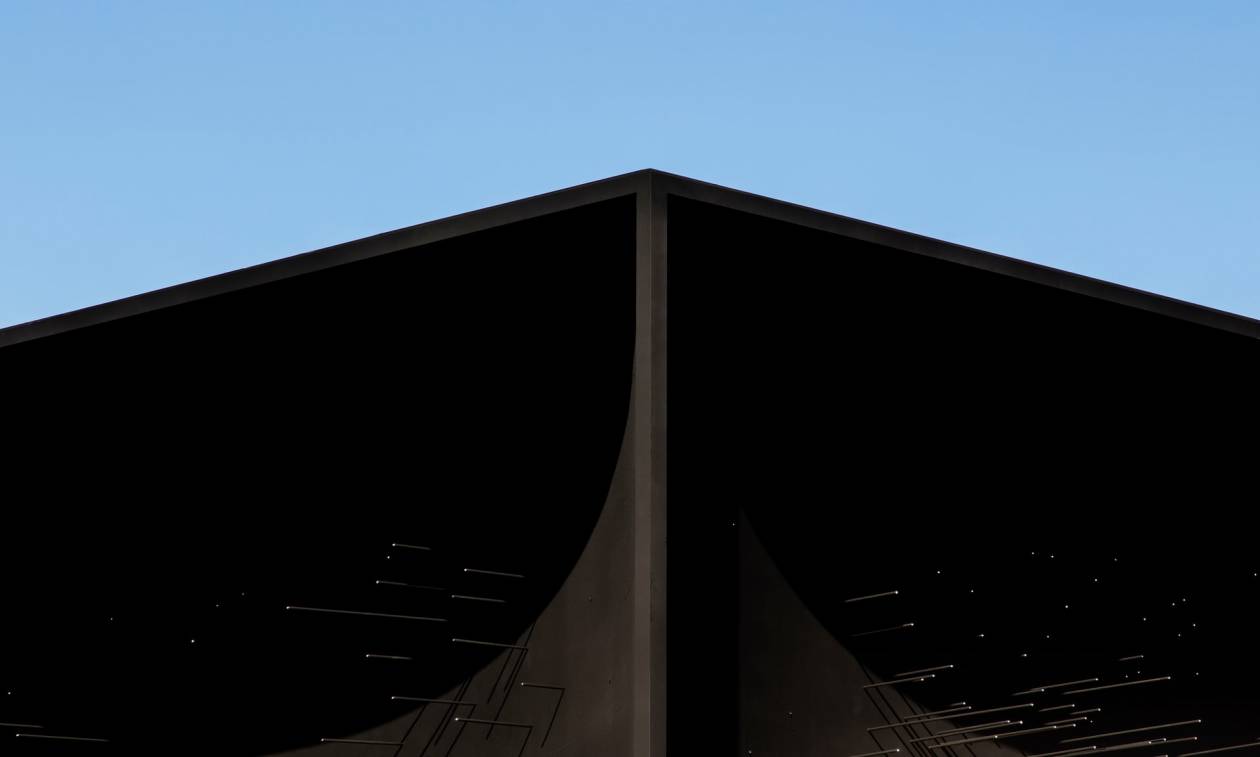 Πιο μαύρο από το μαύρο: Αυτό είναι το πιο σκοτεινό κτήριο στον πλανήτη (Pics)
