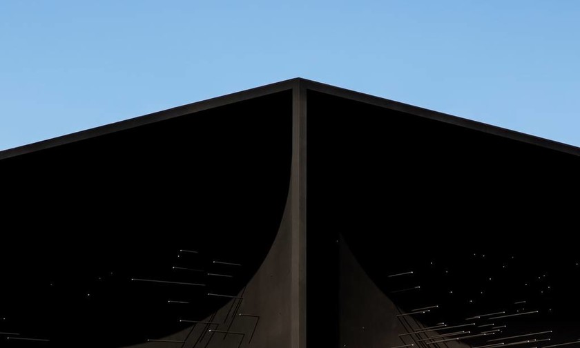Πιο μαύρο από το μαύρο: Αυτό είναι το πιο σκοτεινό κτήριο στον πλανήτη (Pics)
