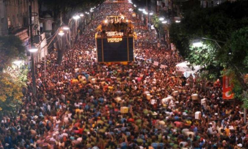 Βραζιλία: Άνοιξε η αυλαία για το διασημότερο καρναβάλι του κόσμου! (pics)