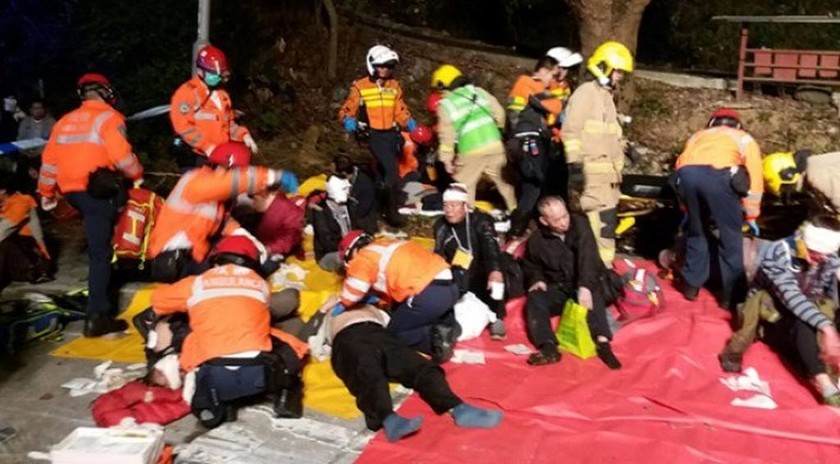 ΕΚΤΑΚΤΟ: Τραγωδία στο Χονγκ Κονγκ με ανατροπή λεωφορείου – Τουλάχιστον 19 νεκροί  