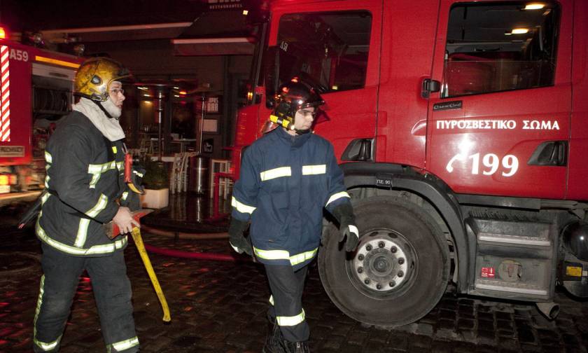 Θεσσαλονίκη: Στις φλόγες τυλίχθηκε σπίτι στα Βασιλικά - Ολοκληρωτική καταστροφή