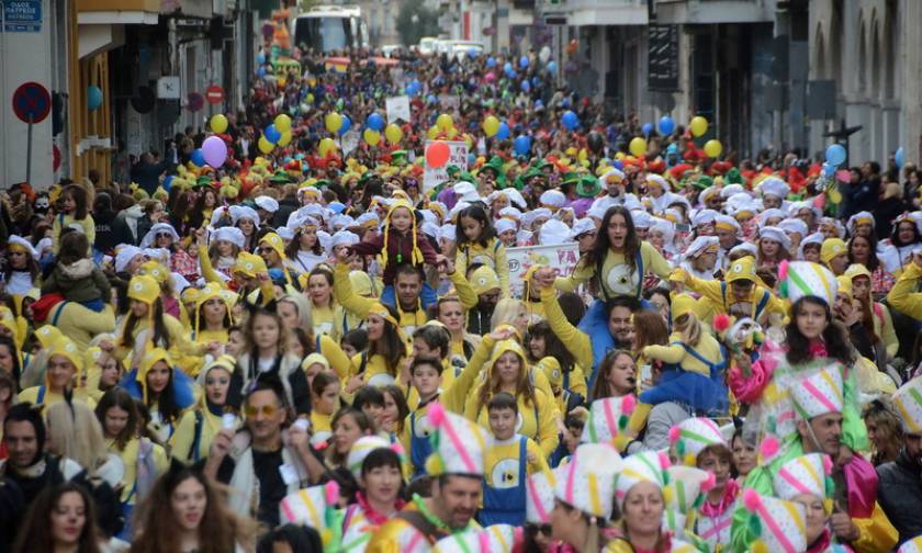 Πατρινό Καρναβάλι: Χιλιάδες μικροί καρναβαλιστές «πλημμύρισαν» τους δρόμους της Πάτρας (pics)