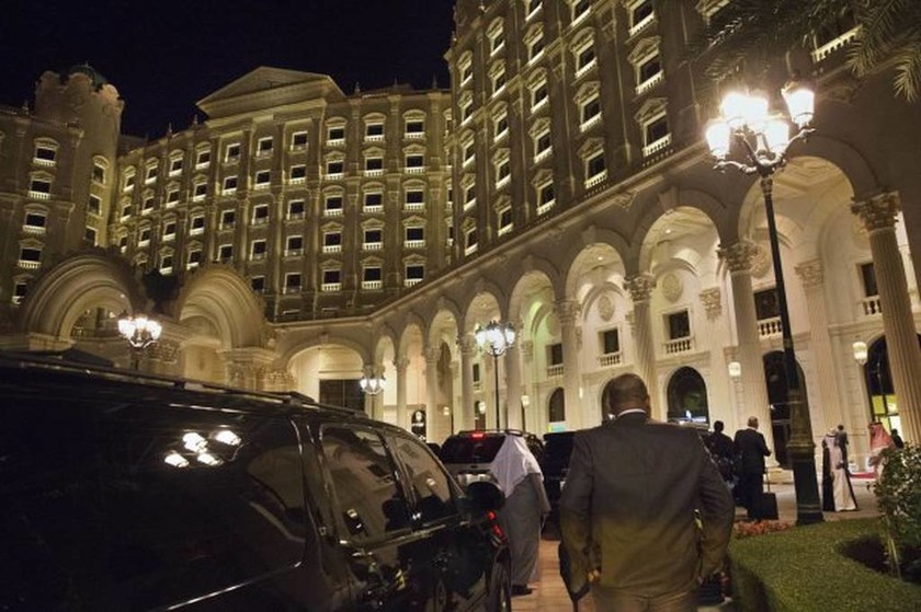Σ.Αραβία:Άνοιξε το ξενοδοχείο όπου είχαν φυλακίσει πρίγκιπες - Υποδέχτηκαν τους πελάτες με χουρμάδες