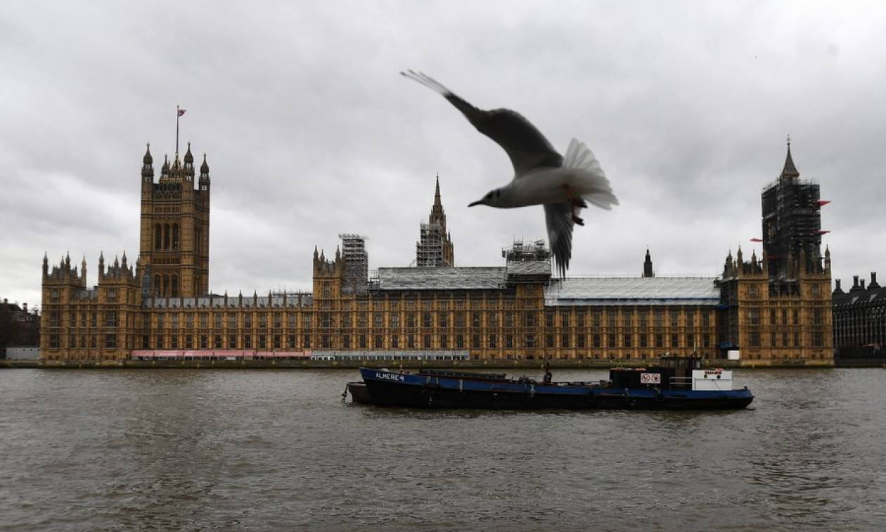 Βρετανία: Έρευνα για «ύποπτο» αντικείμενο μέσα στο χώρο του κοινοβουλίου (vid)
