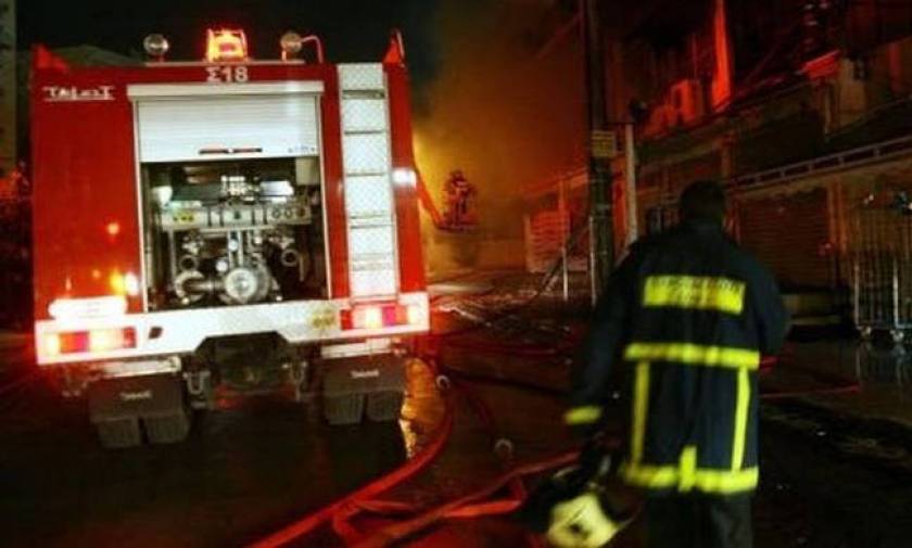 Φωτιά ΤΩΡΑ: Στις φλόγες κτήριο στη Μεταμόρφωση Αττικής