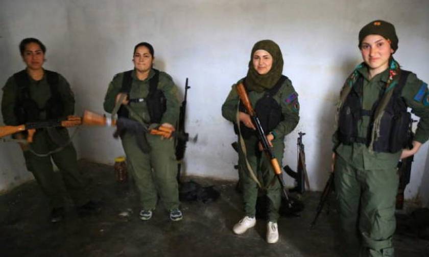 Οι γυναίκες που σκοτώνουν τους Τούρκους στρατιώτες: «Πολεμάμε για την πατρίδα και τα παιδιά μας»