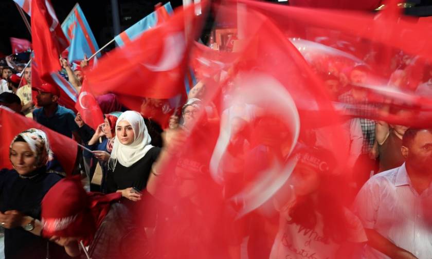 Τουρκία: Ισόβια κάθειρξη σε τρεις δημοσιογράφους